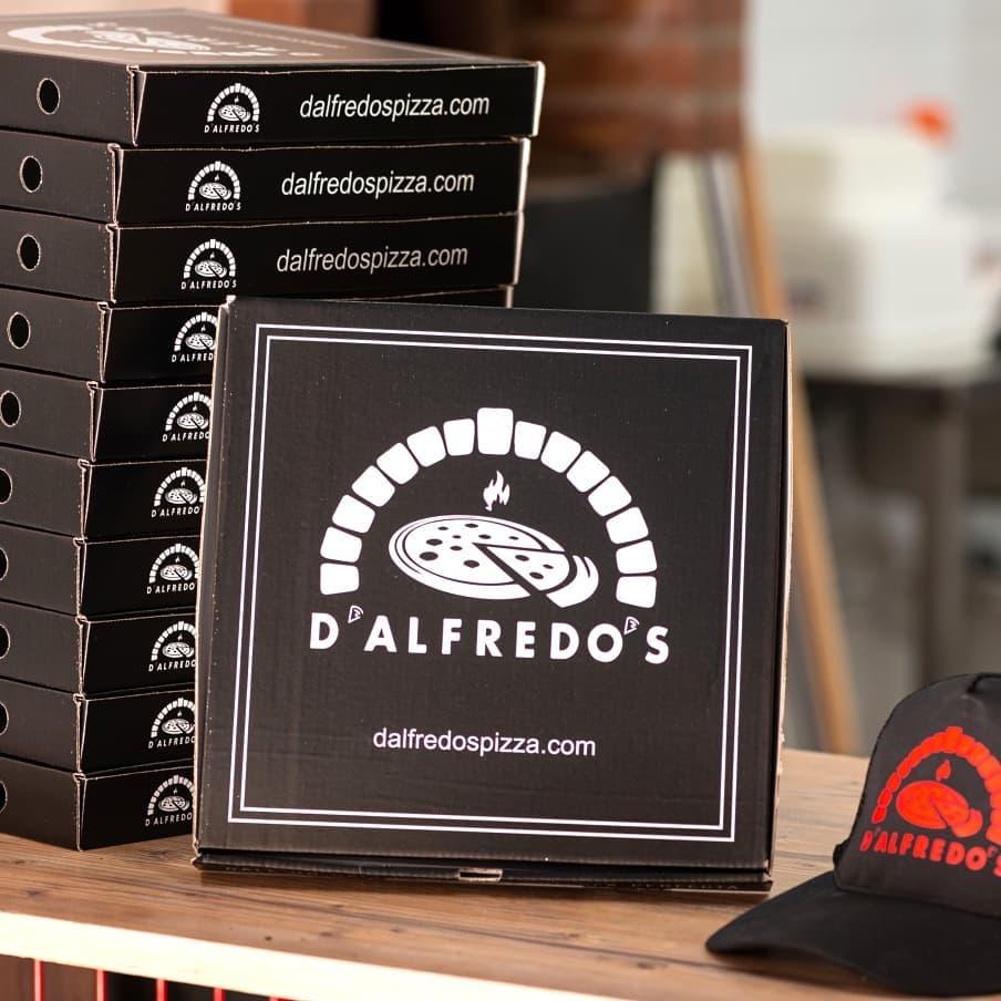 Cajas amontonadas de D'Alfredo's Pizza